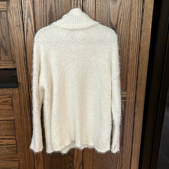 Cozy White Turtleneck Sweater - Picture 5 of 5